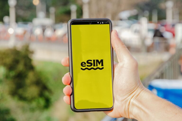 Czy w Tunezji potrzebna jest karta SIM? eSIM czy lokalny pakiet internetowy